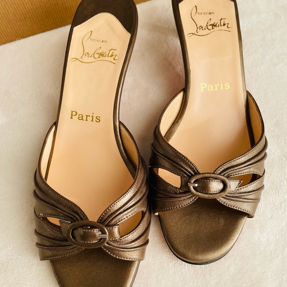 NIB Christian Louboutin Kitten Heel